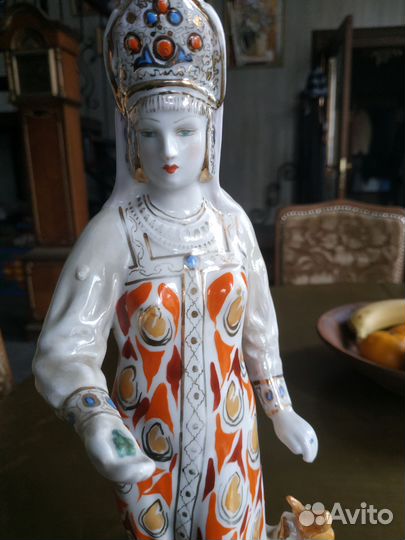 Статуэтка старинная Дулево