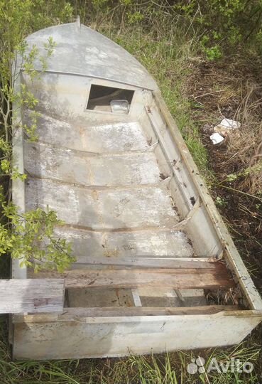 Лодка весельная металлическая