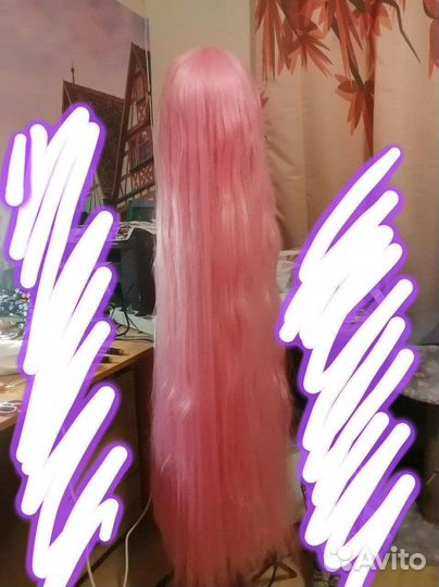 Длинный розовый парик