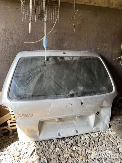 Дверь багажника mazda demio