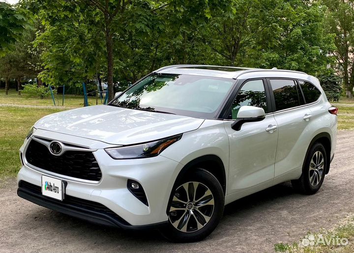 Toyota Highlander 2.4 AT, 2022, 2 700 км