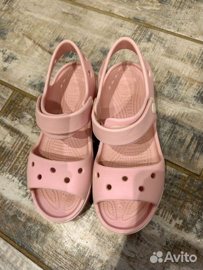Сандалии crocs для девочки
