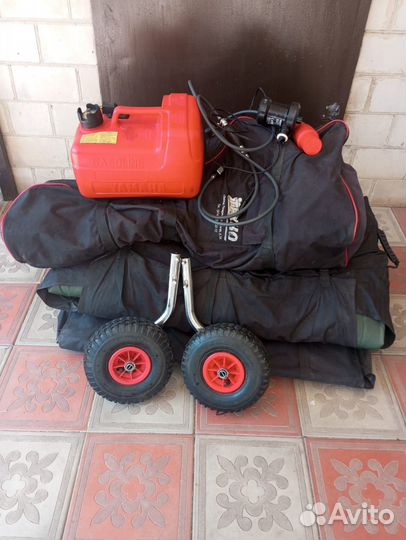 Мотор и лодка