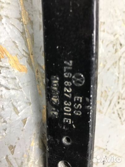 Петля 5-двери задняя левая Volkswagen Touareg 7L