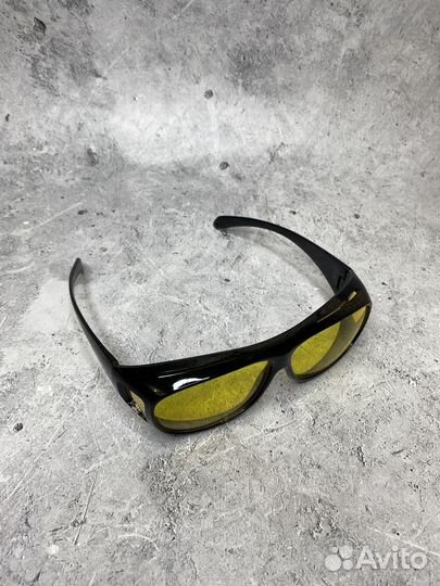 Очки солнцезащитные