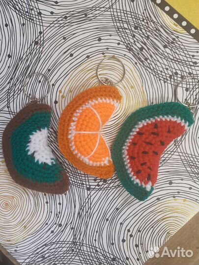 Брелок вязаный