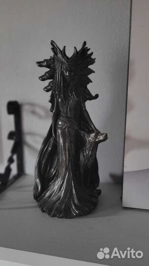 Статуэтка Геката из воска