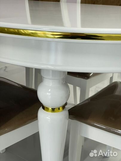 Стол и стулья