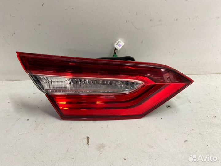 Фонарь внутренний задний левый Toyota Camry