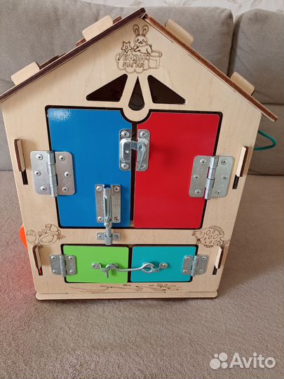 Бизиборд домик