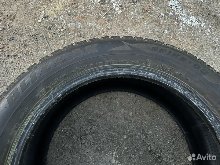 Bridgestone Blizzak Spike-02 215/55 R17 98T