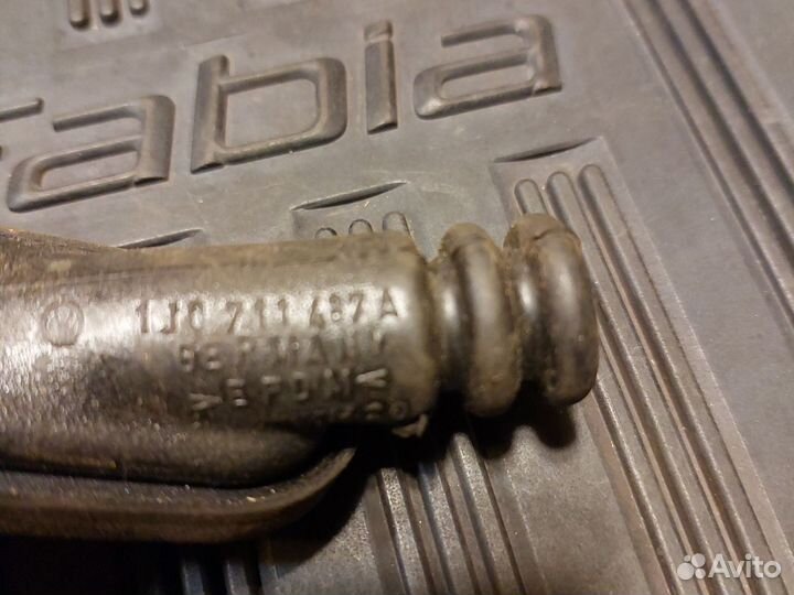 Пыльник 1j0711487a