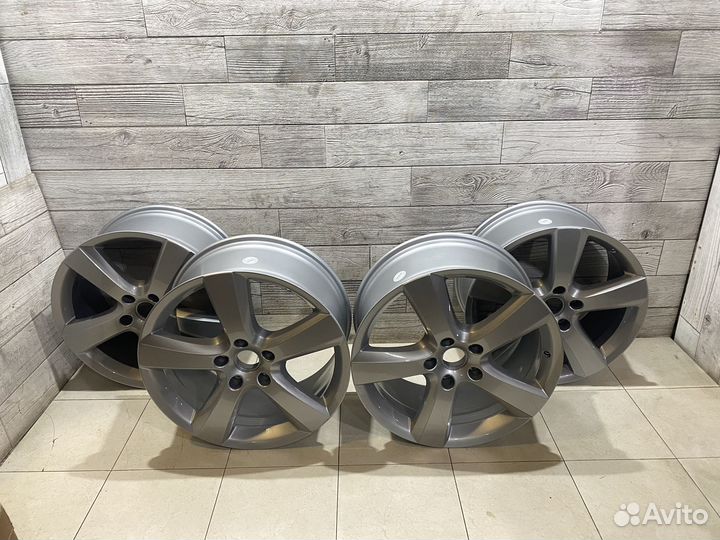 Комплект оригинальных литых дисков VW Touareg