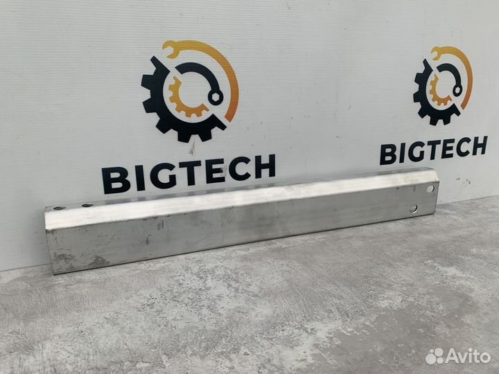 Кронштейн передней панели Mercedes A2466280129