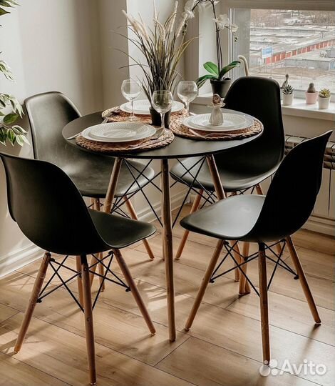 Стул кухонный пластиковый Eames