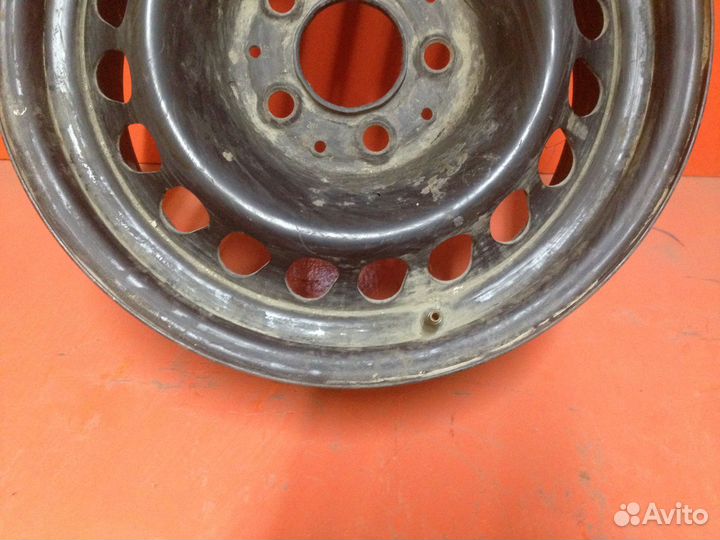 Есть трещина. 1 шт. Диски - R15 (5х114,3)