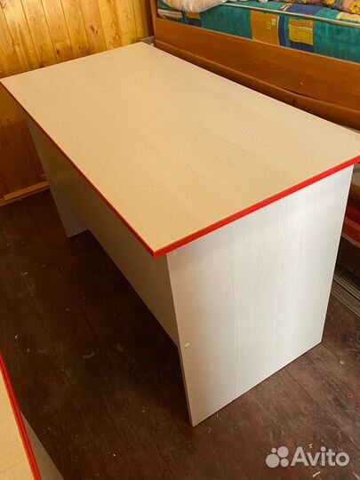 Письменный стол