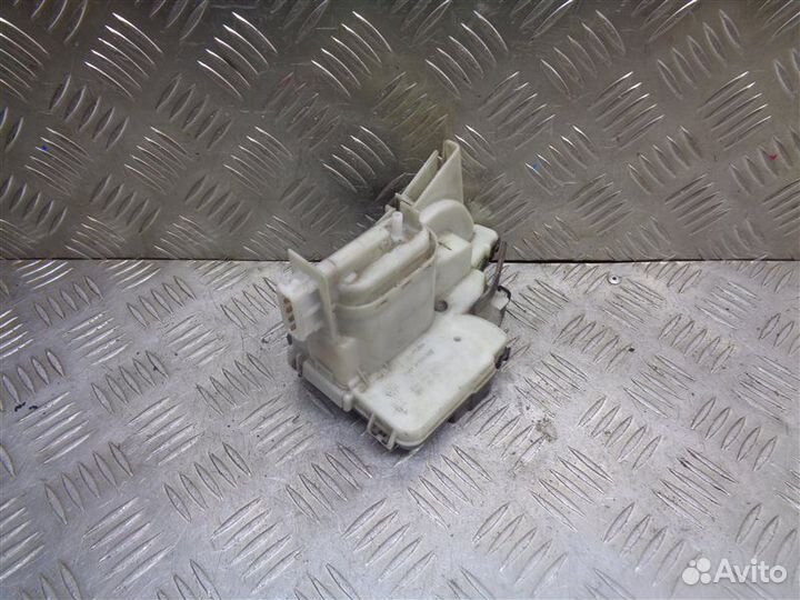 Замок двери задний левый Volkswagen Vento 1993