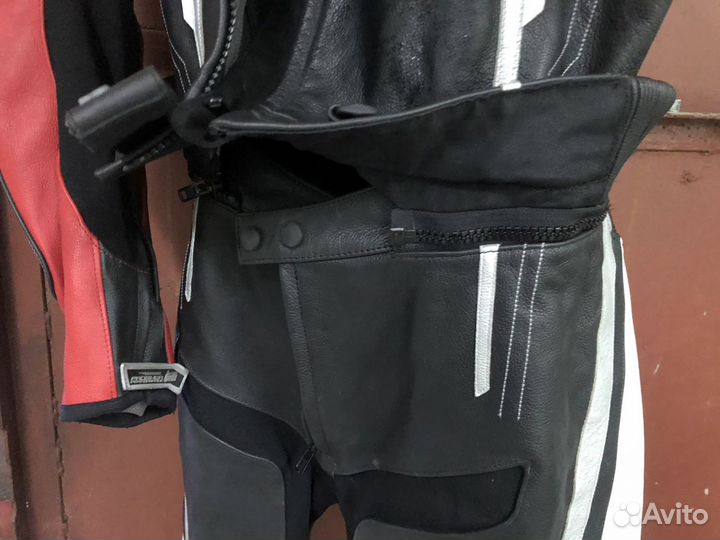 Кожаный костюм для езды на мотоцикле