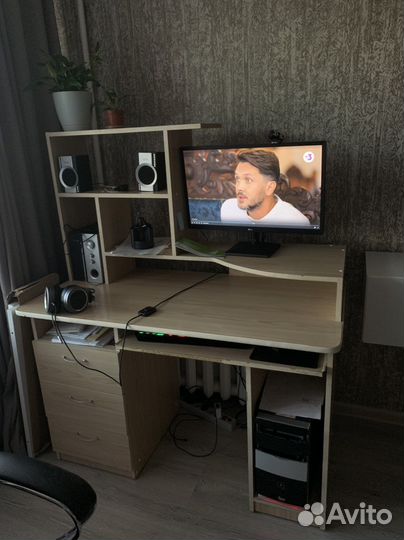 Компьютерный стол