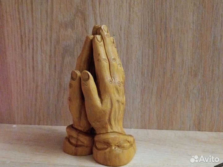 Статуэтка руки сложенные в молитве