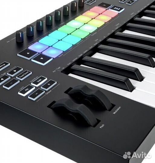 Мидиклавиатура novation launchkey 25 mk3