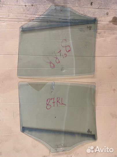 Стекло боковое BMW 1 E87