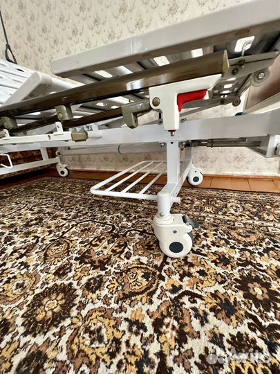 Медицинская кровать для лежачих больных