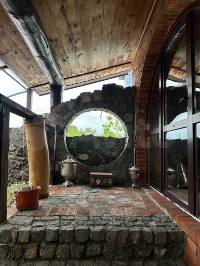 Дом 730 м² на участке 20 сот.