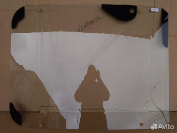 Стекло лобовое верхнее hitachi zaxis 180/200/210/2