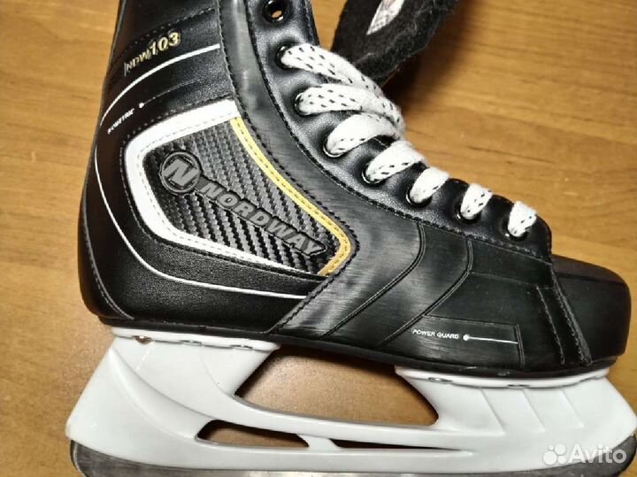 Коньки хоккейные