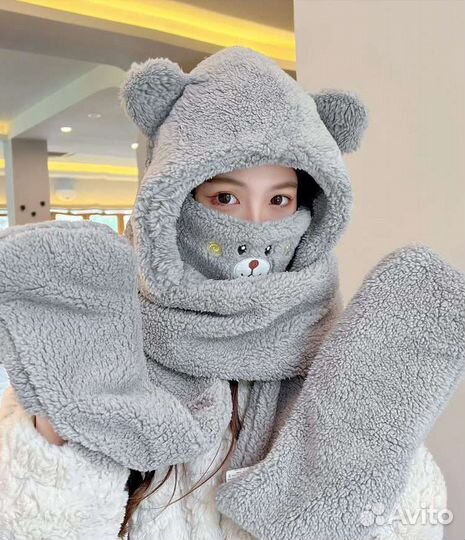 Женская шапка-ушанка с ушками, шарфом и варежками