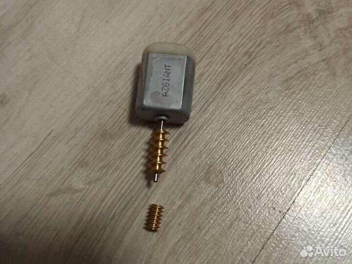 Моторчик с червяком для замка Мерседес