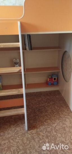 Детская кровать чердак со столом и шкафом бу