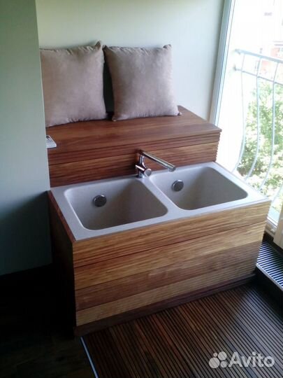 Столешница из акрилового и кварцевого камня