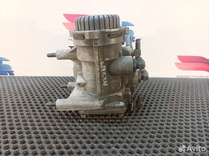 Кран управления тормозами прицепа