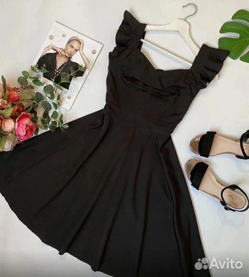 Платье с рюшами женское