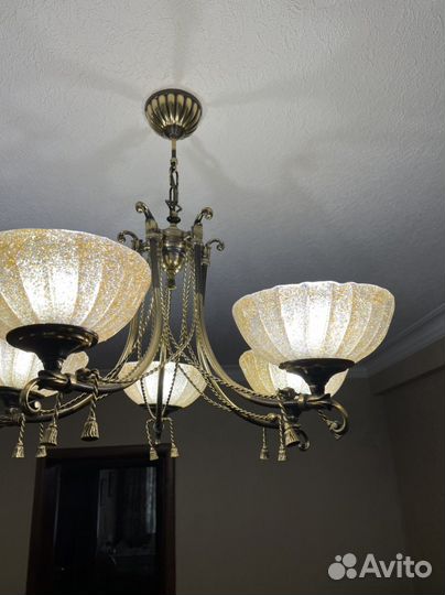 Пара люстр. Италия