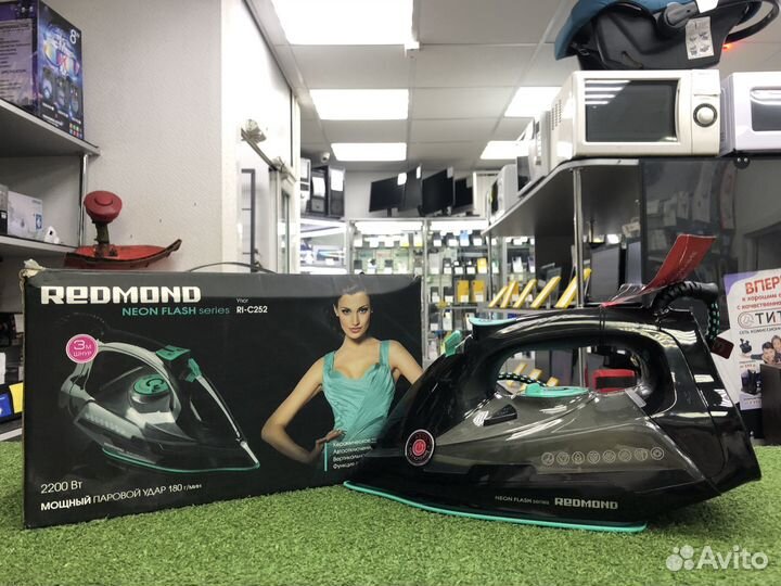 Утюг Redmond RI-C252