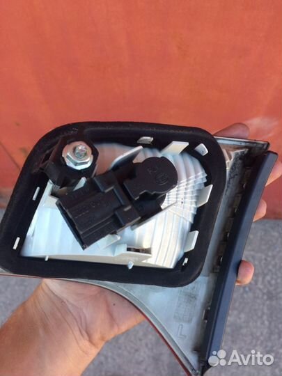 Фонарь в крышку багажника левый Ауди а4 б7 седан