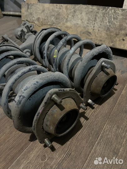 Амортизаторы в сборе передние б/у Nissan Largo