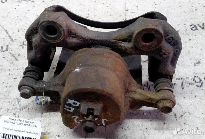 Суппорт передний правый Nissan Maxima J30