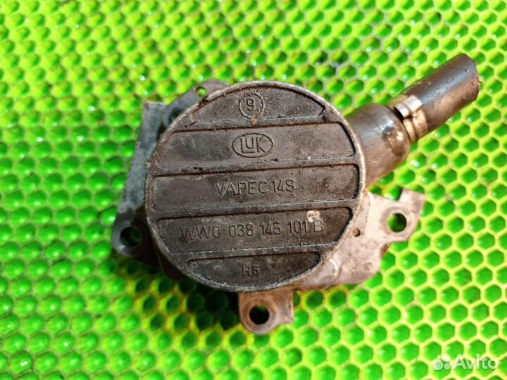 Насос вакуумный Skoda Octavia