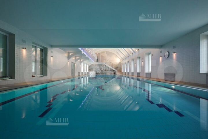 Дом 1100 м² на участке 15 сот.