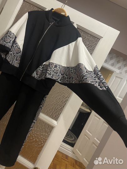 Спортивный костюм женский