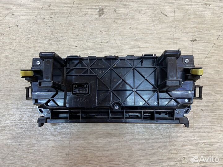 Блок управления климатом Toyota Camry 50