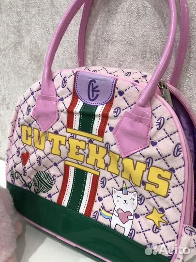 Кот в переноске