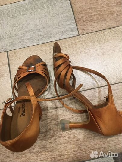 Продаю туфли для бальных танцев