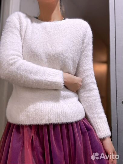 Белый джемпер пушистый