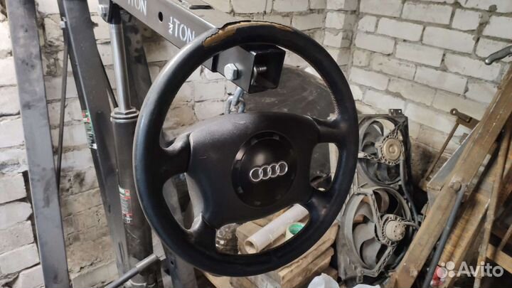 Рулевое колесо в сборе Audi A3 8L с дефектом